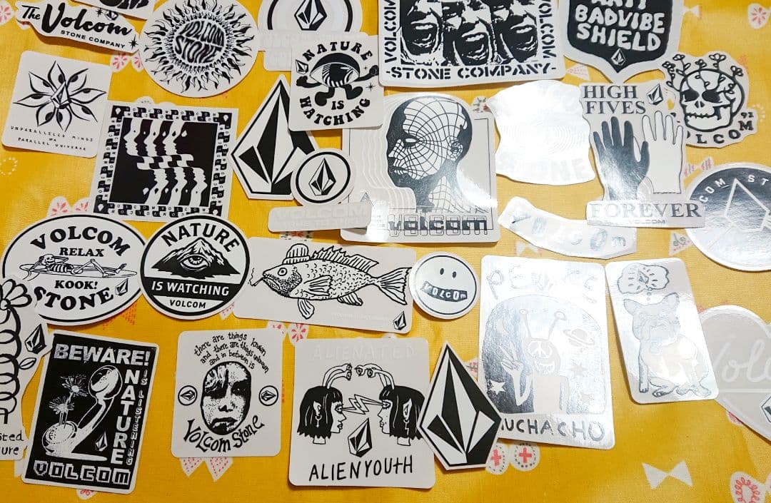 VOLCOM ステッカー 40点 ボルコム まとめ売り 髑髏 魚 宇宙人