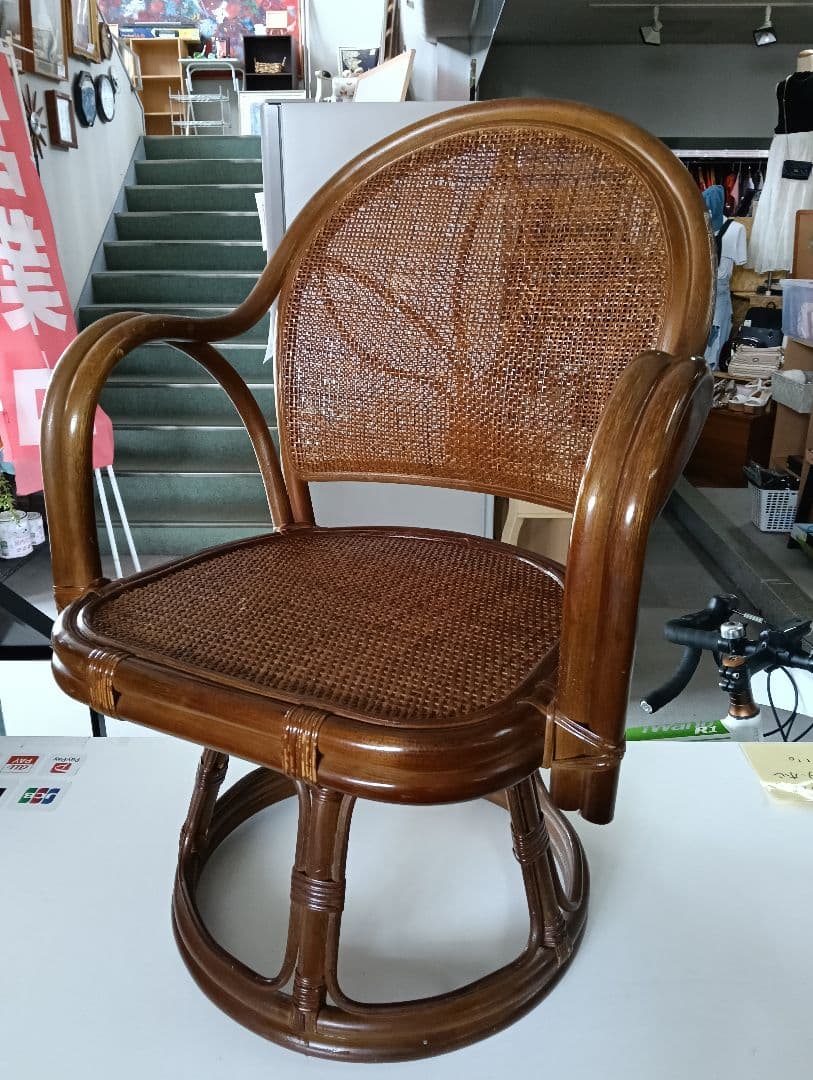 y　ラタン製カジュアルチェア　回転式