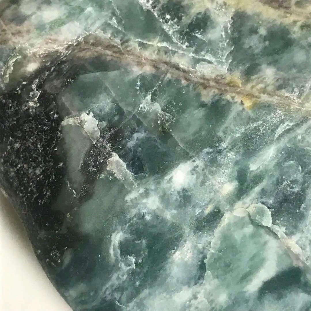 糸魚川翡翠　高透過　271g