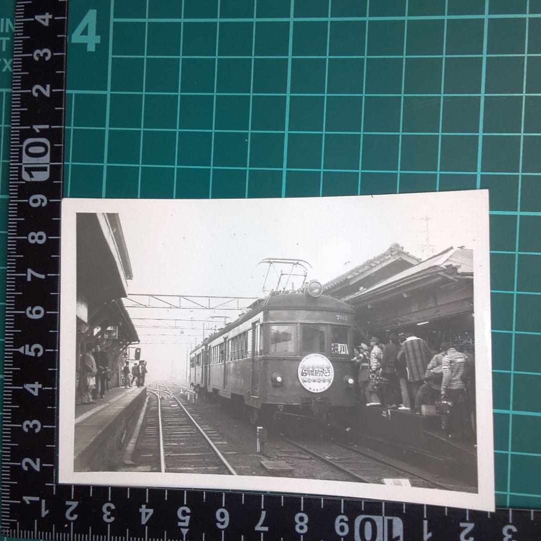 鉄道２ 白黒鉄道写真 混雑した駅の電車