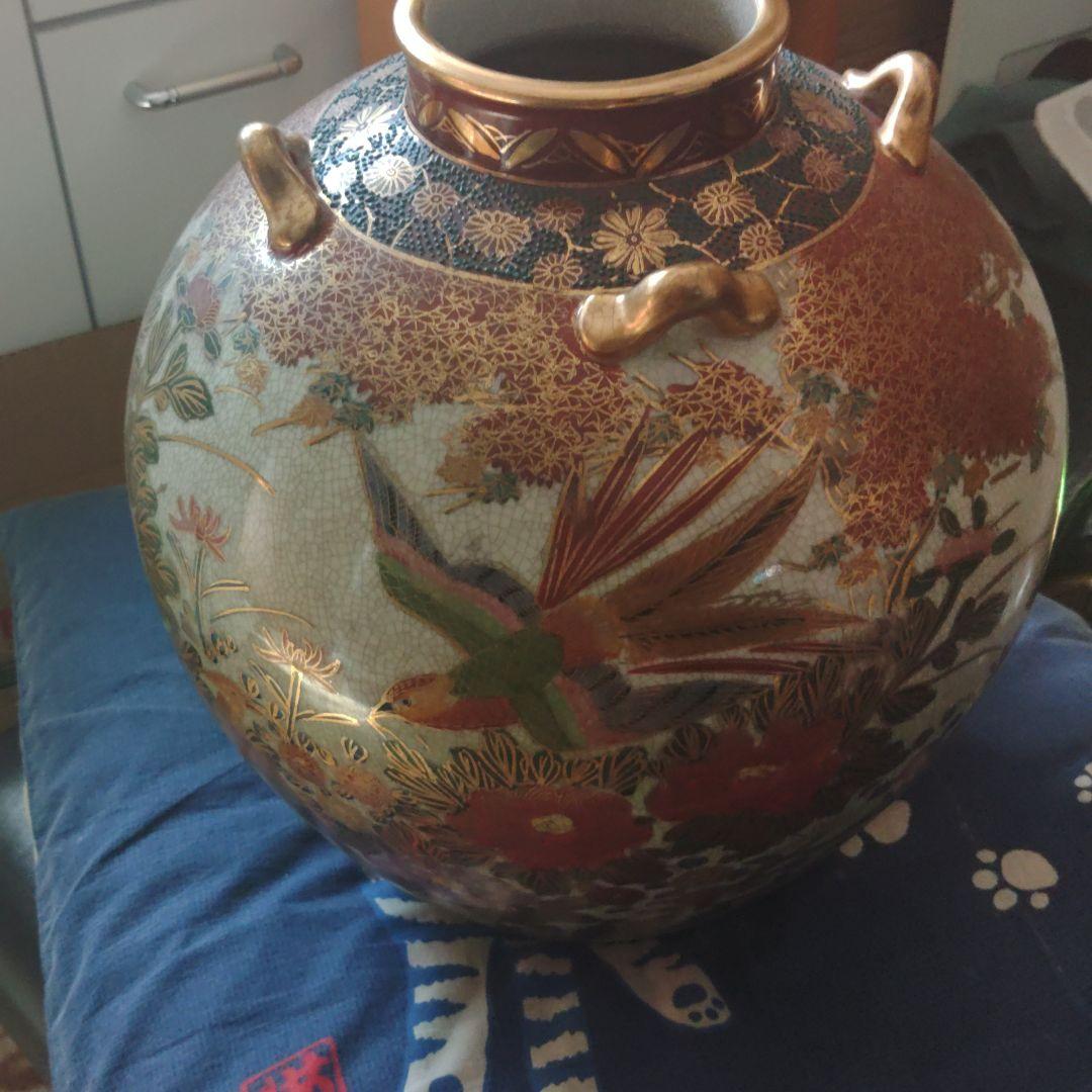 金彩装飾の陶器の丸型壺
