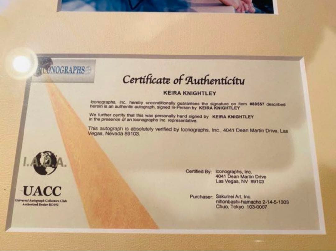 キーラナイトレイ　サイン　額縁付き