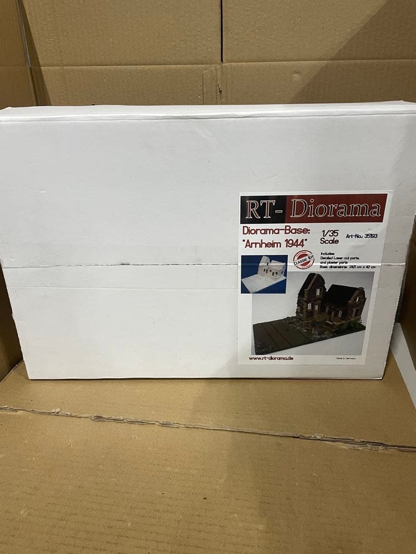プラモデル　1/35 ディオラマベース：アルンヘム 1944 RTD35193