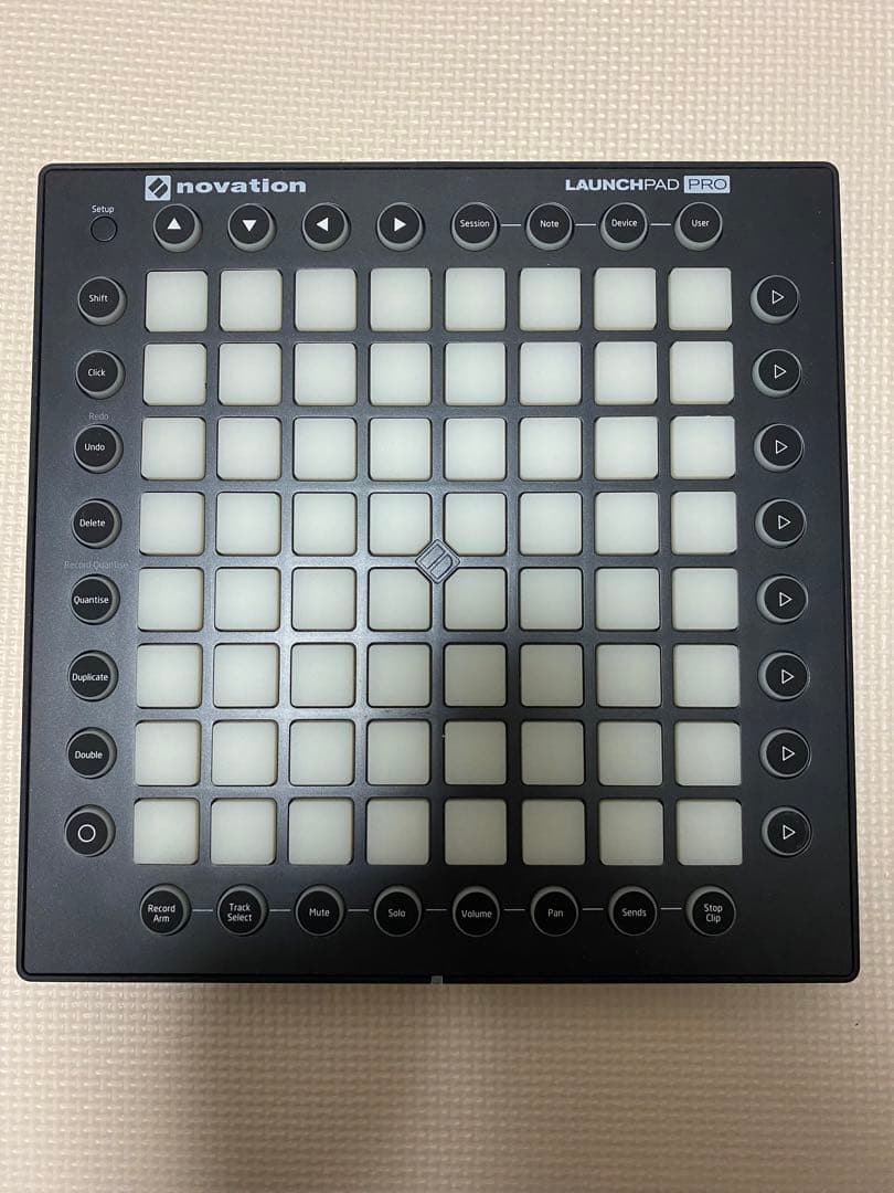 Novation LAUNCHPAD PRO MIDIコントローラー