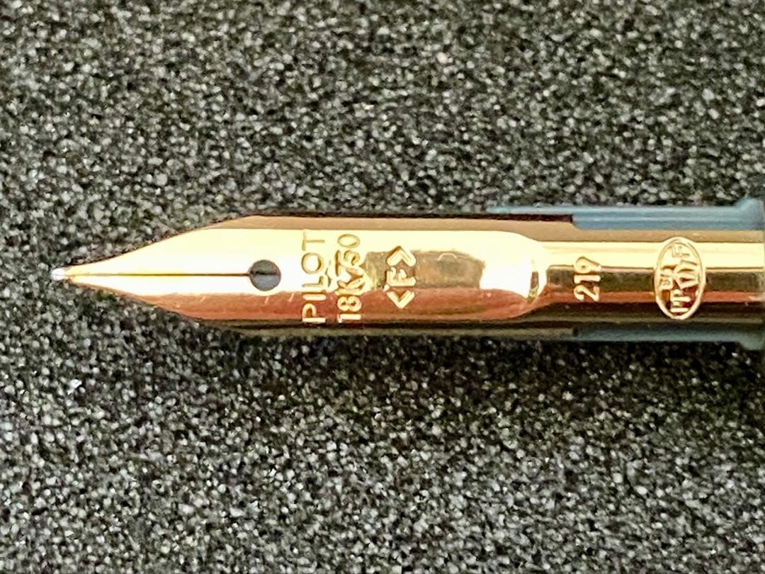 PILOT パイロット 万年筆 キャップレス 100周年記念　株主優待品
