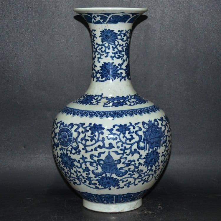青花八宝纏枝蓮賞瓶  景徳鎮 陶磁器 装飾品 工芸品 美術品 置物