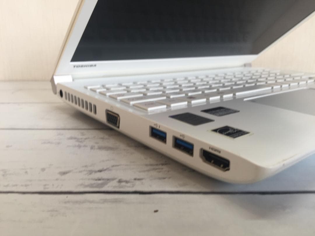 東芝 dynabook R734/E36KW 13.3型 軽量・コンパクトノート