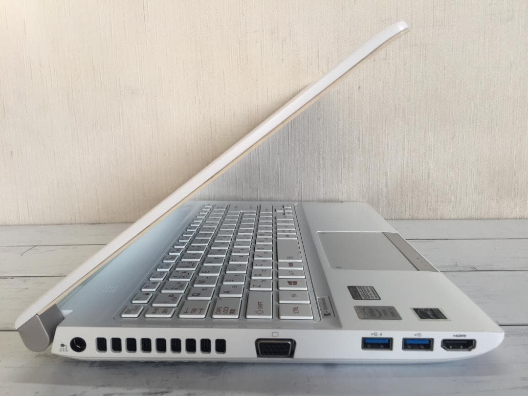 東芝 dynabook R734/E36KW 13.3型 軽量・コンパクトノート