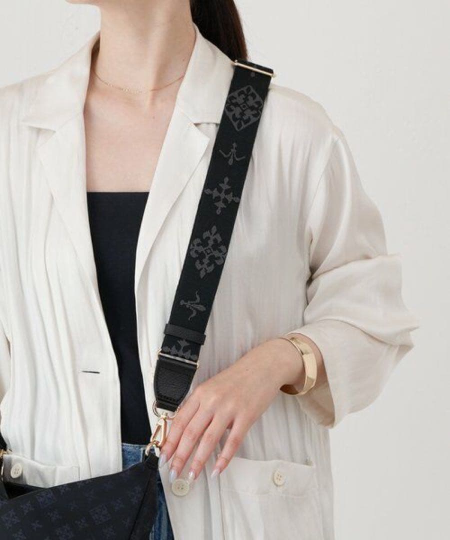 ほぼ未使用ラシット今期クラウズナイロンシンプルショルダー2wayアレンジベルト