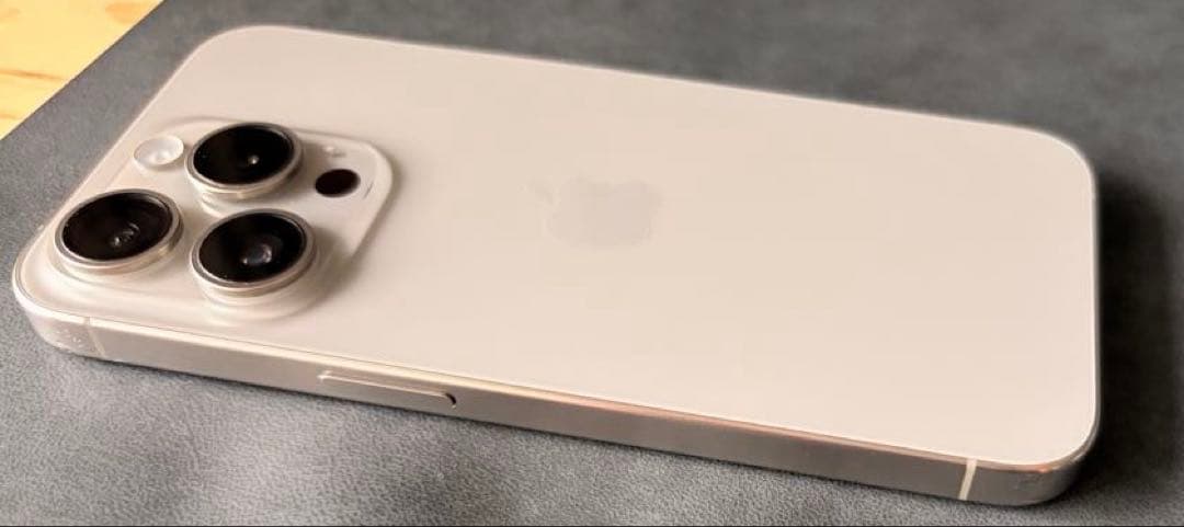 iPhone 15 Pro 256GB ナチュラルチタニウム（箱、付属品あり）