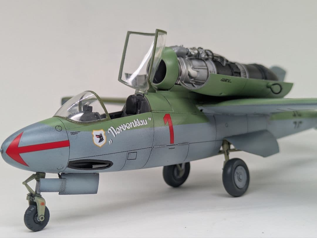 1/48ドイツ空軍戦闘機　ハインケルHe162 A-2 “サラマンダー“ 完成品