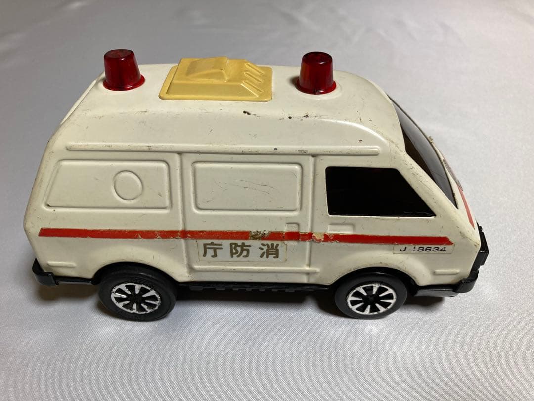 【まとめ売り4点】ブリキ　TONKA 救急車　ヘリ　汽車　イチコー　電車