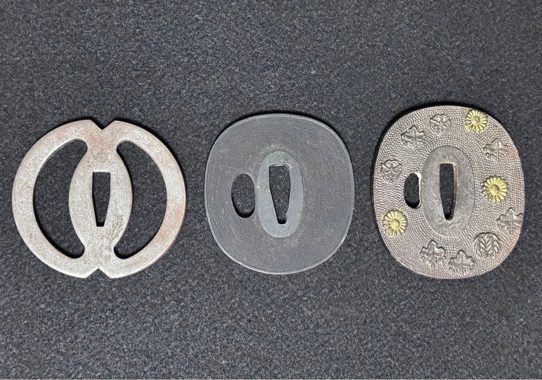 古美術　鉄地鍔三点まとめ　B 透鍔など　刀装具