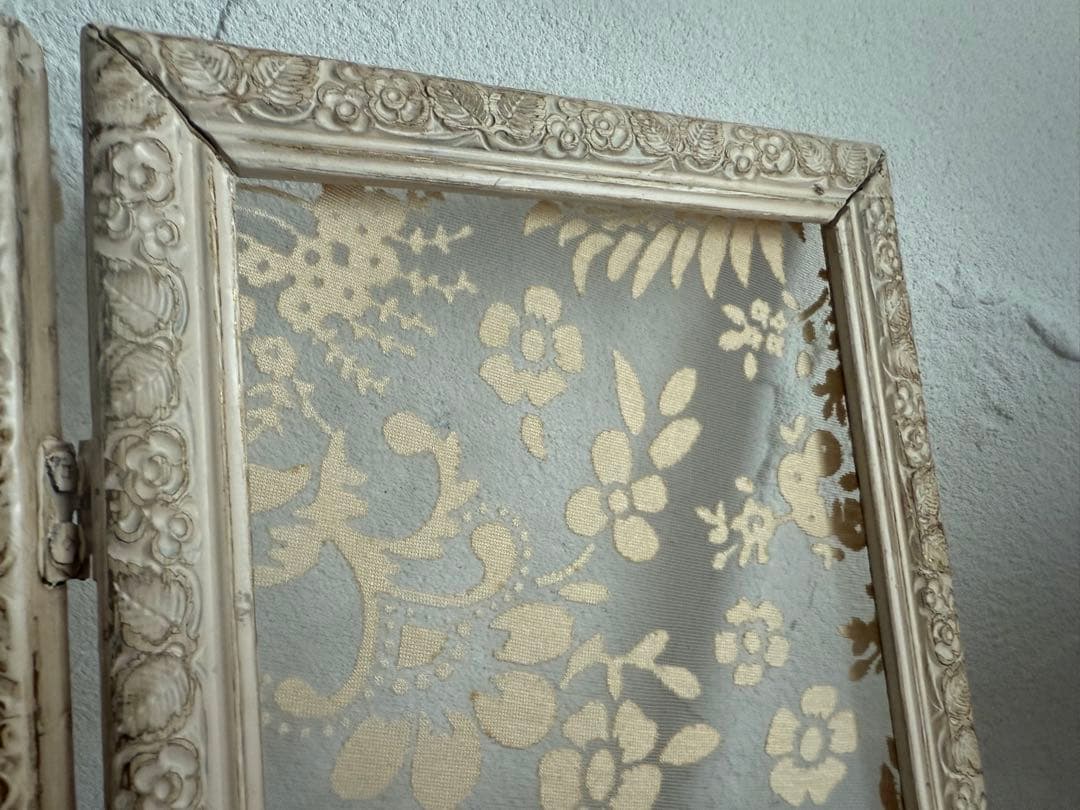 フランスアンティーク　二つ折りフレーム レース花柄