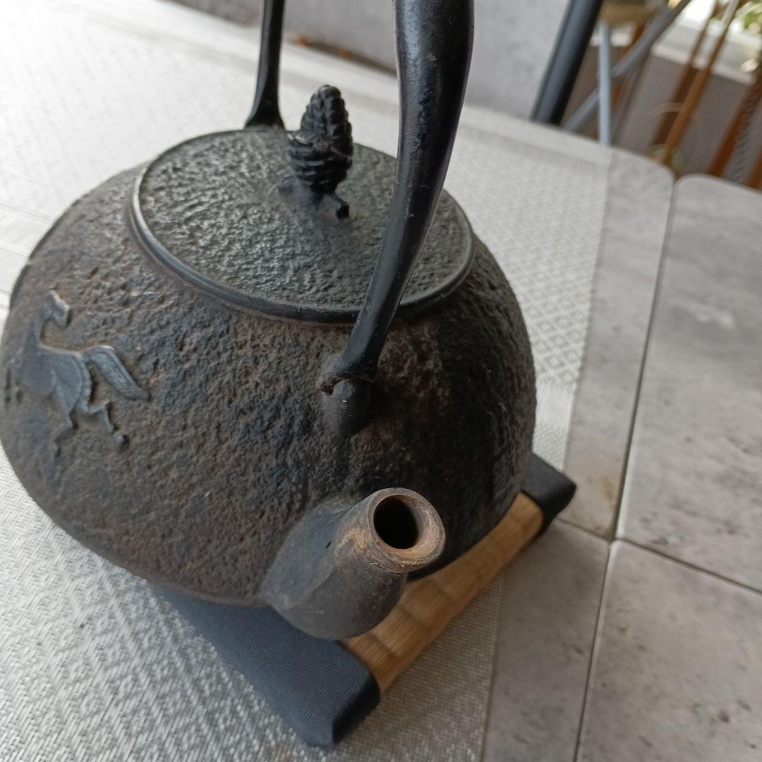 馬の浮彫り 鉄瓶