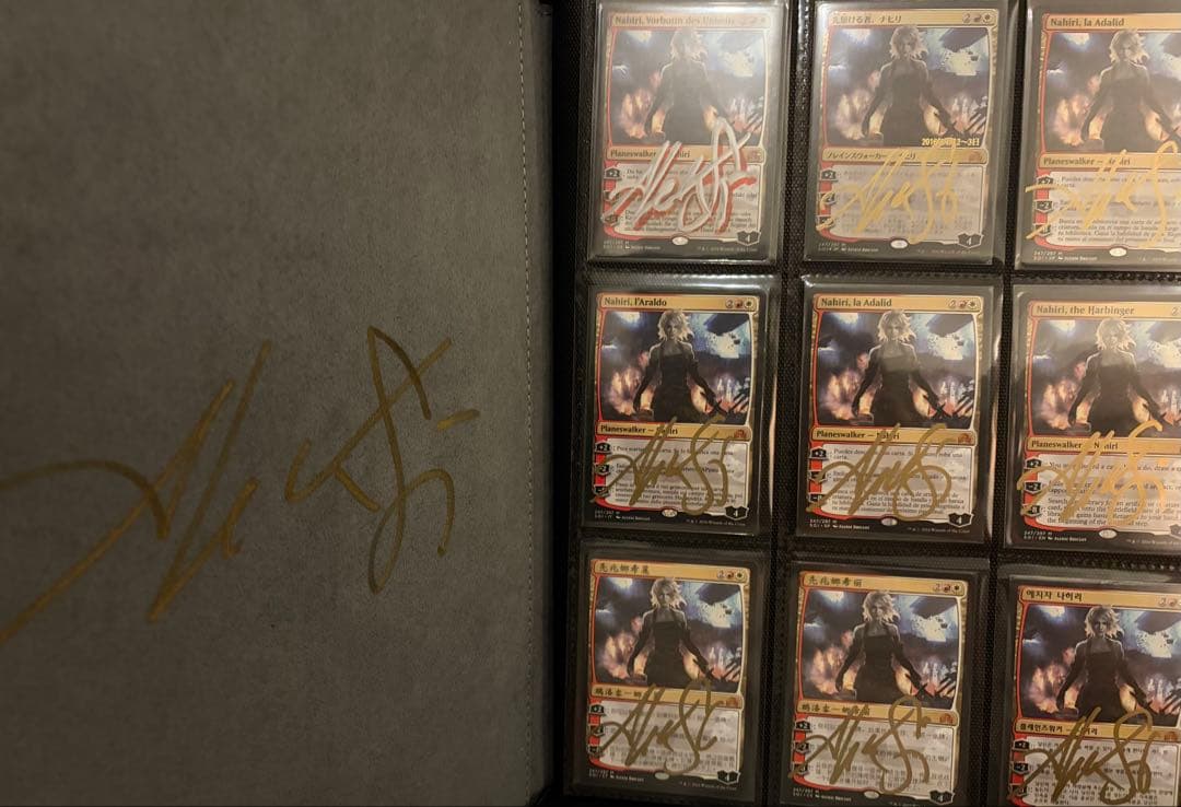 ウルトラプロ　9ポケバインダー　直筆サイン入り