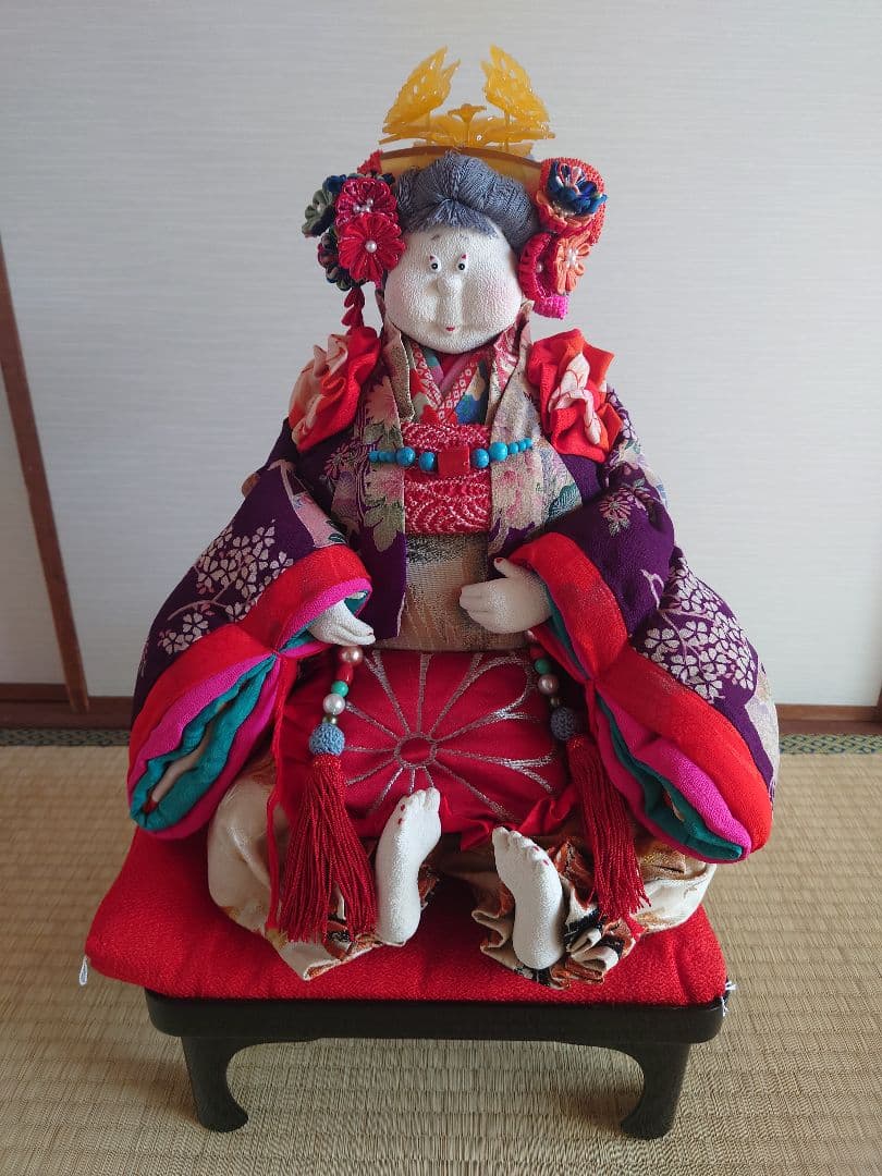 [即購入可能] 創作人形 ぶす姫 ブス人形 縮緬 ちりめん縮緬 台座 座布団付