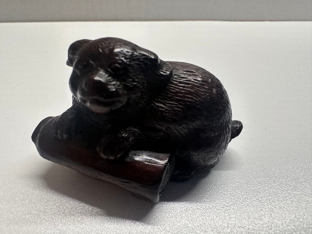 根付(netsuke) 犬の根付　寛山作　江戸時代　木製