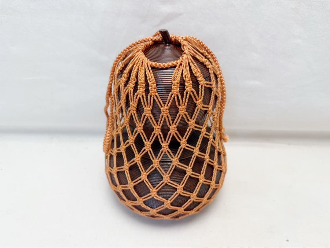 ほぼ未使用 茶道具 欅 天然木製 溜塗 千筋四段 千成瓢箪形 重箱 弁当 網