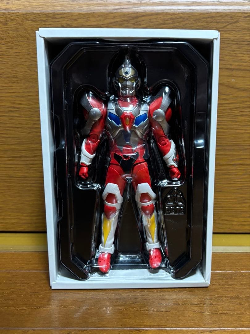 真骨彫　グリッドマン　フィギュアーツ