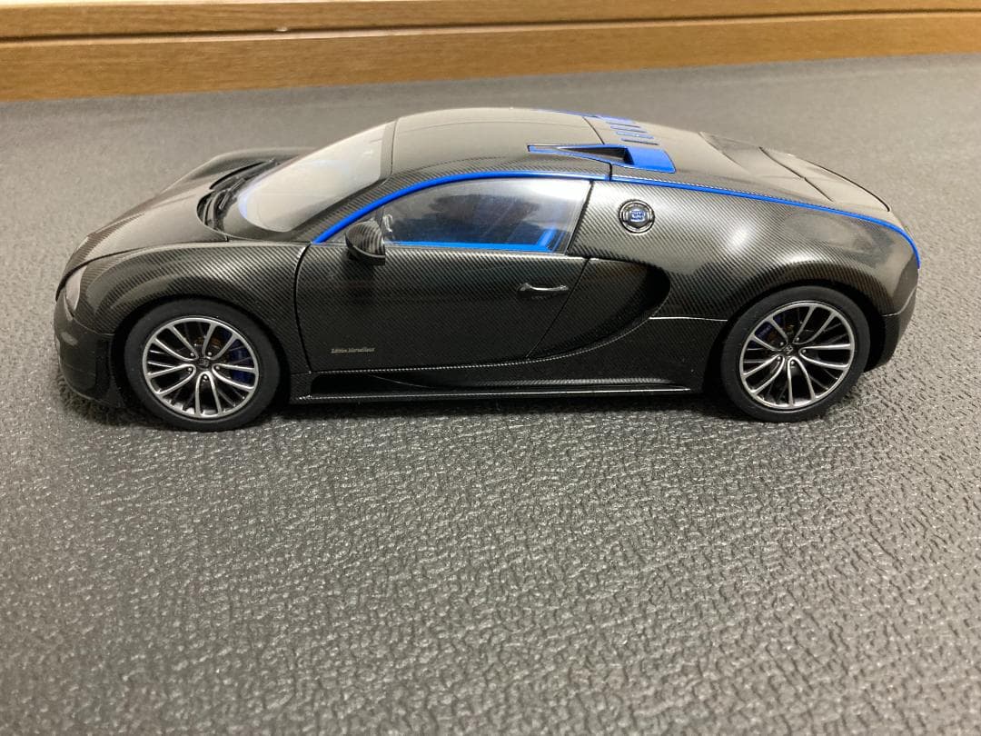 1/18 オートアート ブガッティ ヴェイロン スーパースポーツ カーボン