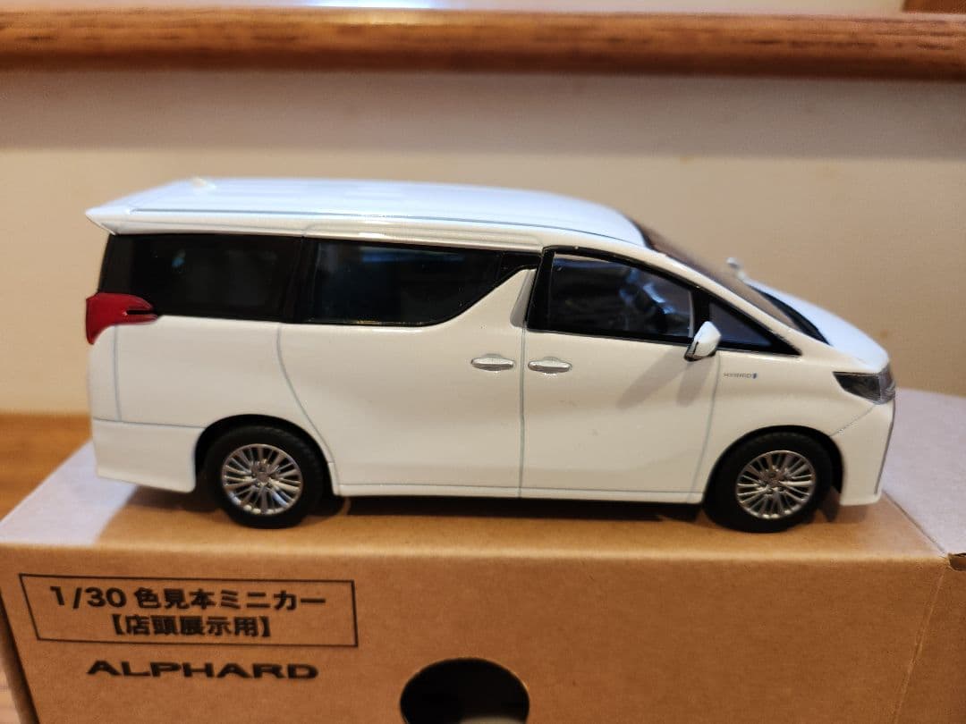 30系アルファード ダイキャスト製ミニカー(ホワイトパールクリスタルシャイン)