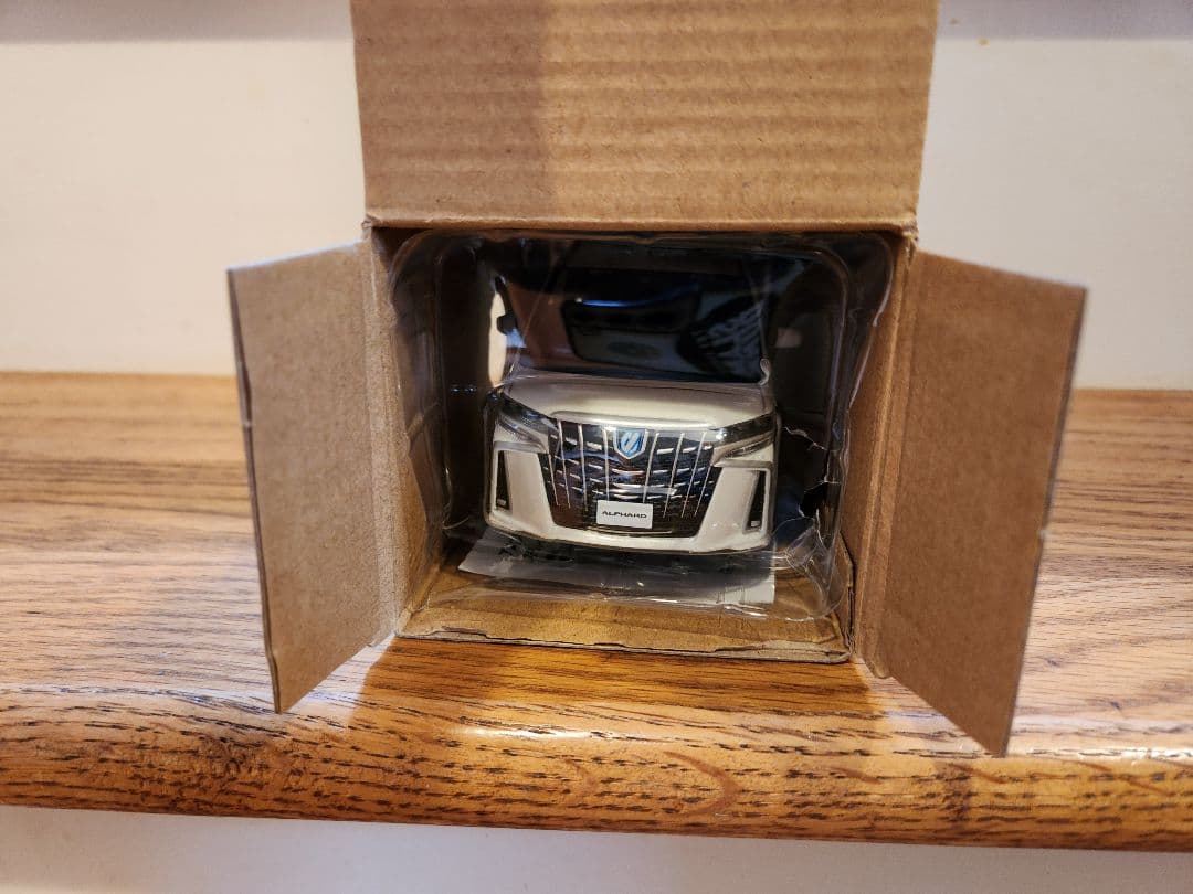30系アルファード ダイキャスト製ミニカー(ホワイトパールクリスタルシャイン)