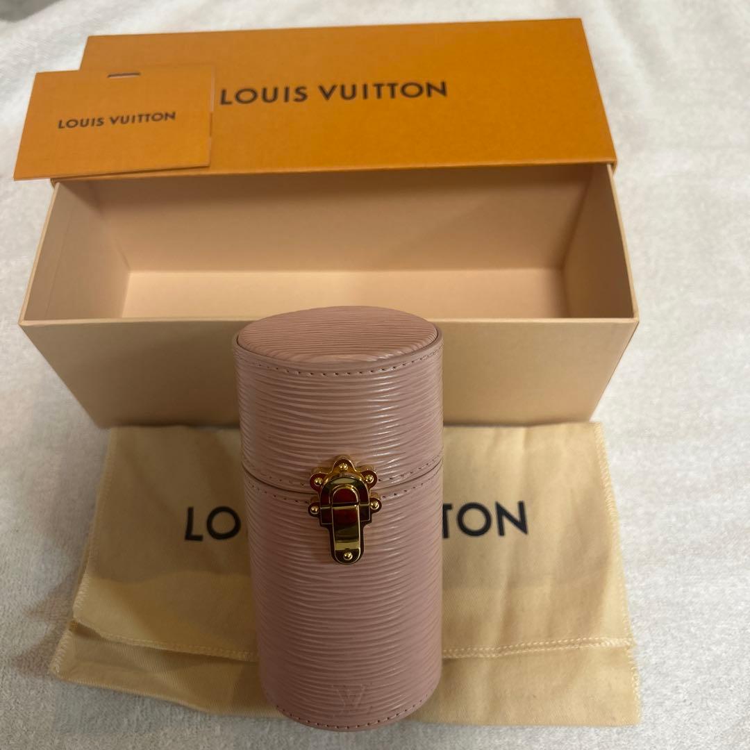 LOUIS VUITTON 香水ケース（箱、保存袋、メッセージカード付き）です。