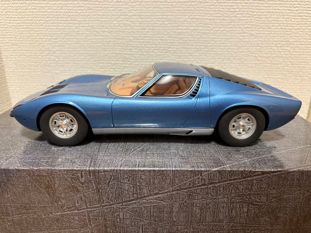 京商製1/18スケール「ランボルギーニ・ミウラP400S」