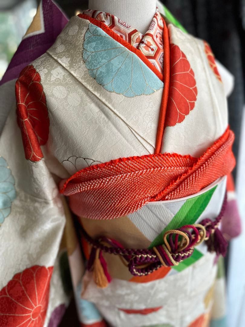 振袖フルセット クリームホワイト×マルチカラードット菊紋 金駒刺繍