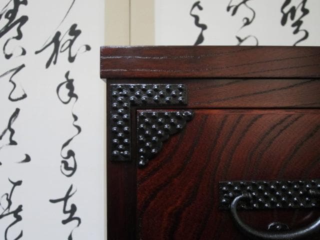 伝統工芸 欅材 拭き漆 南部鉄金具 №999 月雫8号 民芸 岩谷堂箪笥 鍵付き