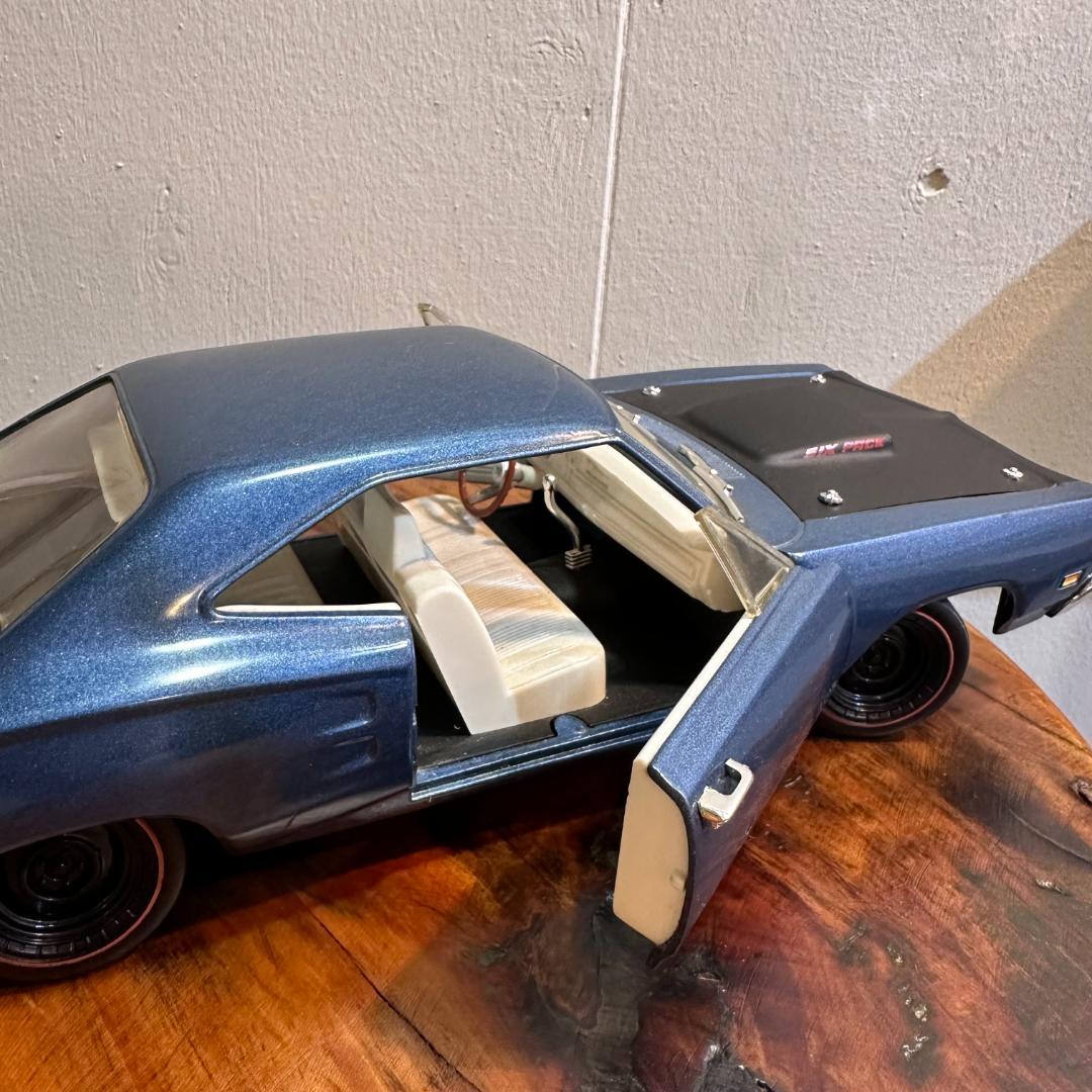 1969 DODGE SUPER BEE 1/18スケールミニカー