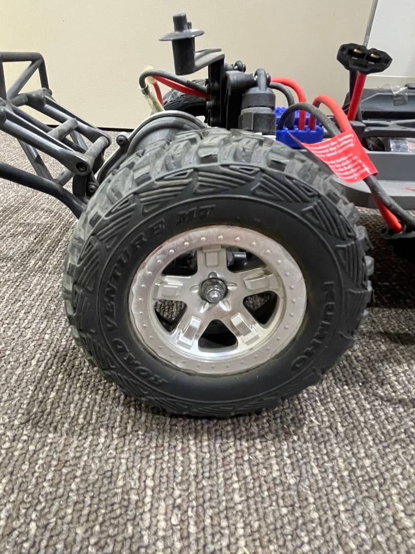 traxxas shlash 送料込みにしたのでお値段上がりました