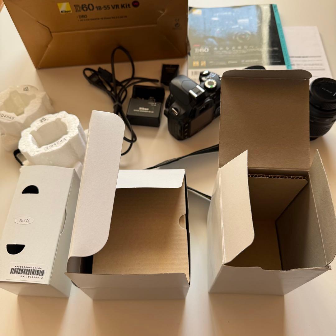 Nikon D60 デジタル一眼レフカメラ キット シグマ 単焦点レンズ付き