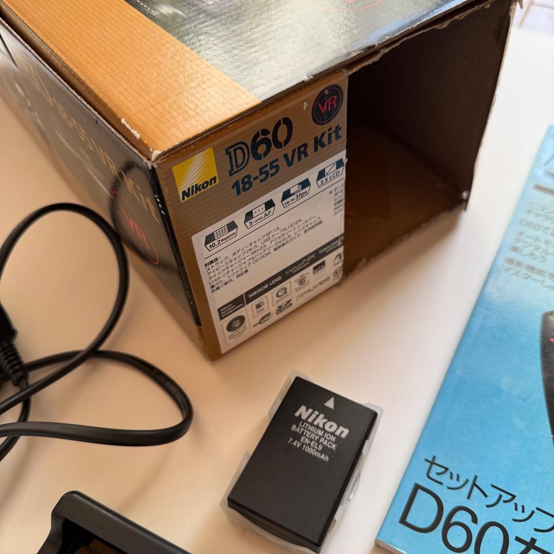 Nikon D60 デジタル一眼レフカメラ キット シグマ 単焦点レンズ付き