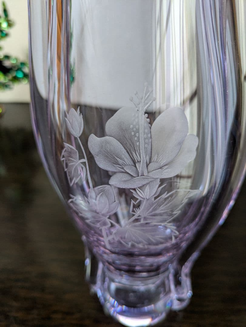薄紫色の花瓶 　アレキサンドライト　サインアリ　変色ガラス　28cm お値下げ中