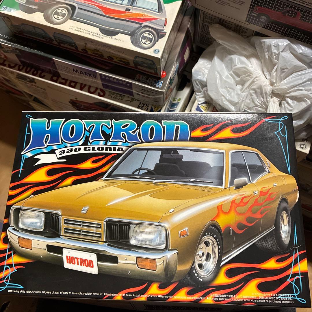 青島HOTROD 330 GLORIA プラモデル
