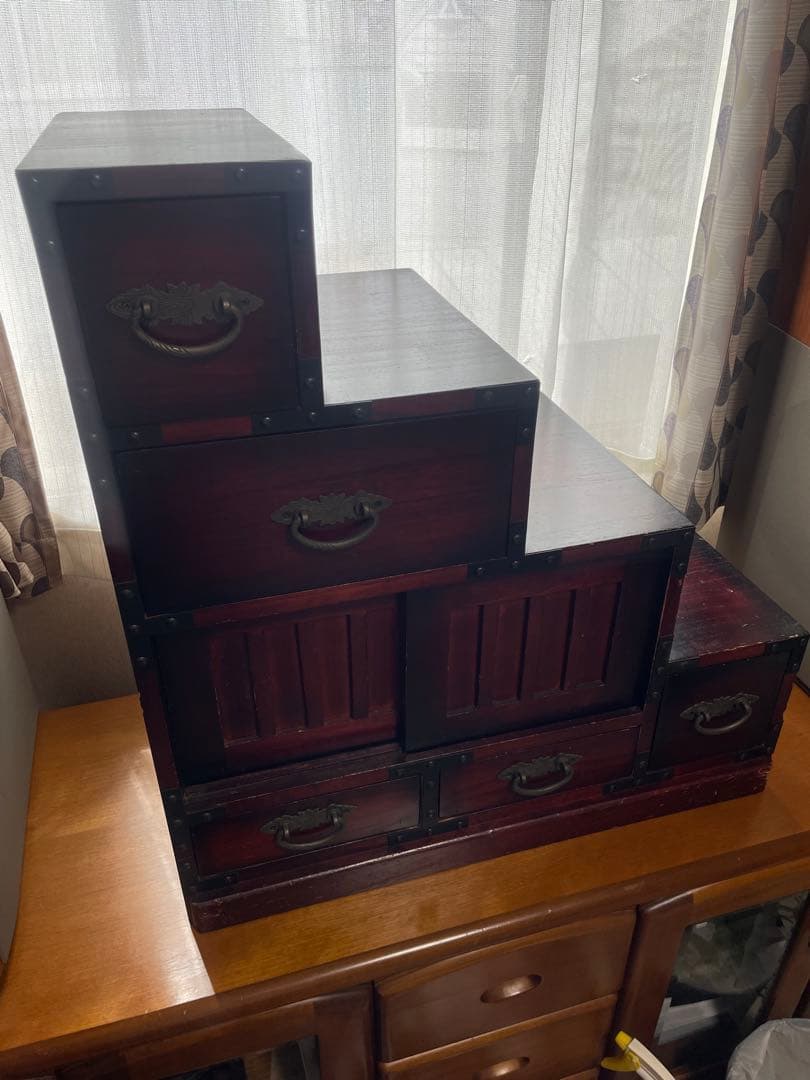 値下！　木製階段状タンス