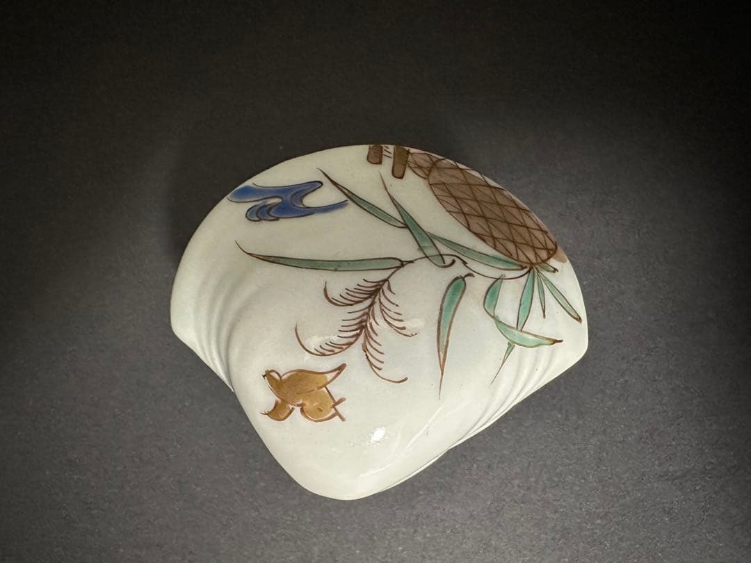 【根付(netsuke)】陶器　色絵烏葦蛇籠文蛤龍宮根付　江戸時代