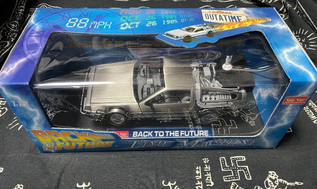 バックトゥザフューチャー パート２ 1/18 デロリアン BTTF サンスター製