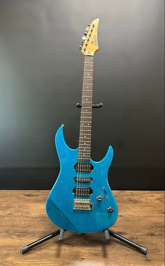 YAMAHA　ADVANCED FORM　YGX-121D　エレキギター