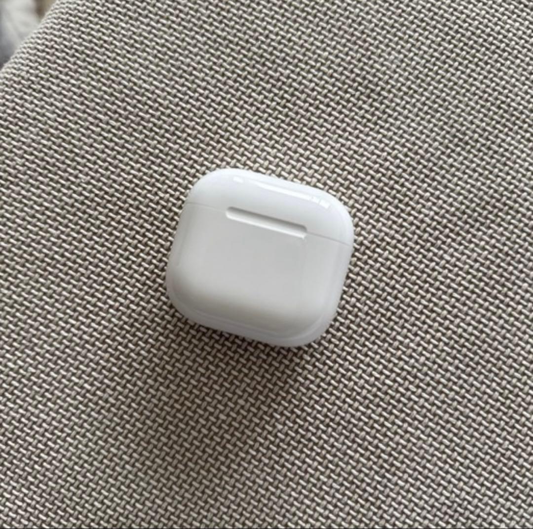 AirPods 4 本体 ホワイト