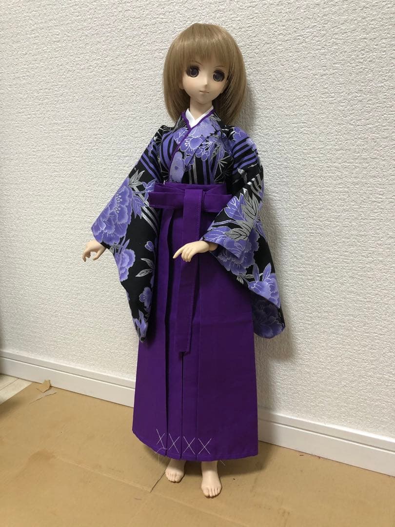 なの　黒地銀彩牡丹柄着物袴