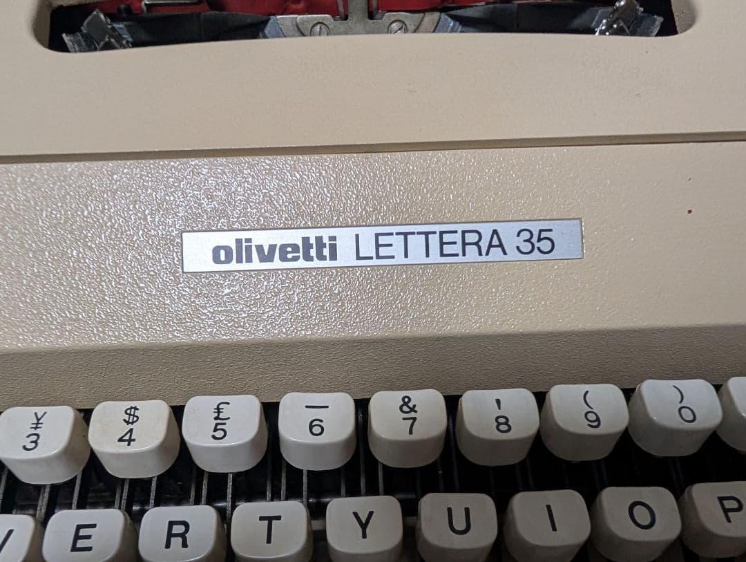 Gucci グッチ　オリベッティ　タイプライターLETTERA35