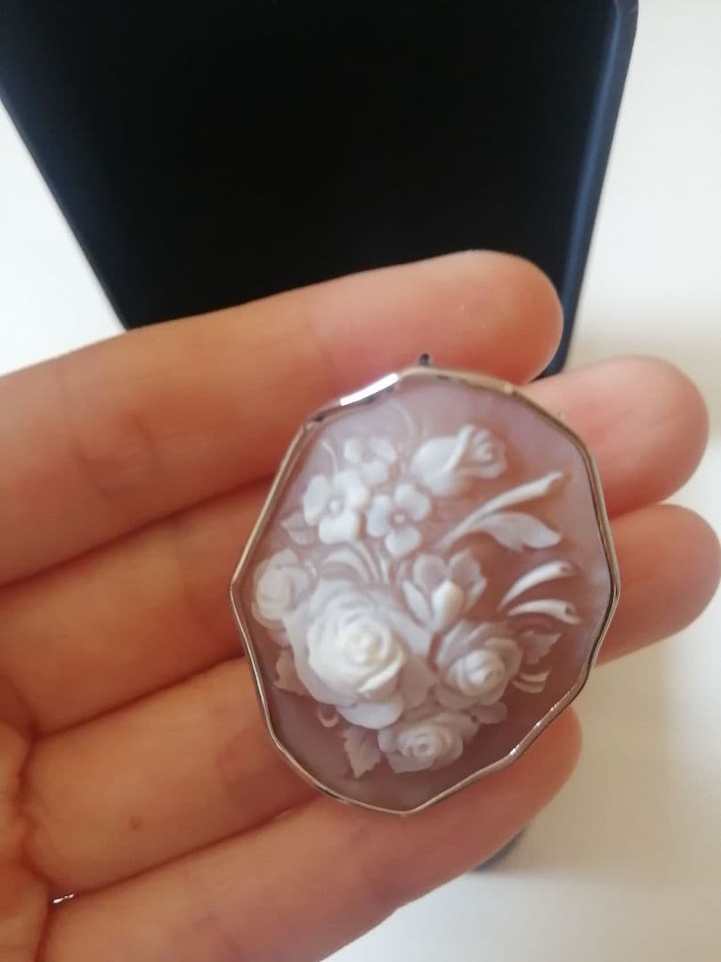 シルバー枠シェルお花彫りカメオブローチ兼ペンダントトップ　本真珠ブローチセット