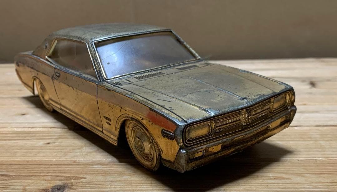 ニッサン　グロリアハードトップ　GX　ダイカスト　カー　希少品