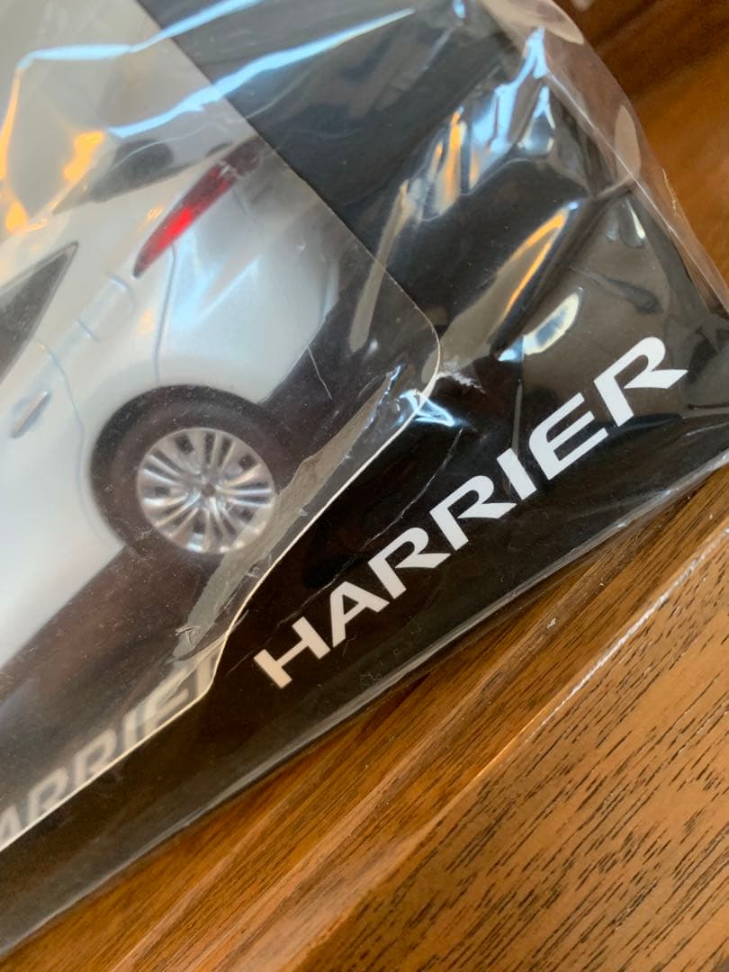 トヨタ TOYOTA ミニカー ハリアー1/30スケール　ダイキャスト製　非売品