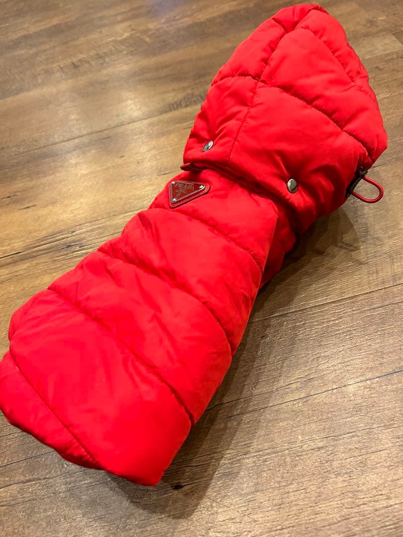 PRADA 赤 フード付きダウンジャケット