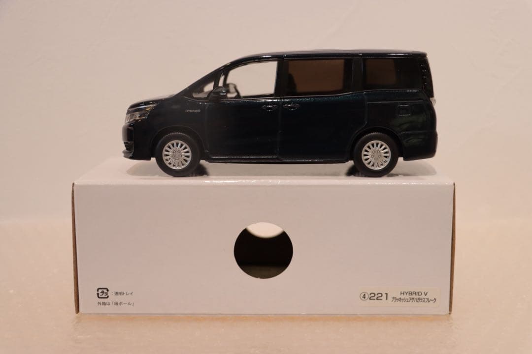 ヴォクシー voxy カラーサンプルミニカー　非売品　　ブラキッシュアゲハ