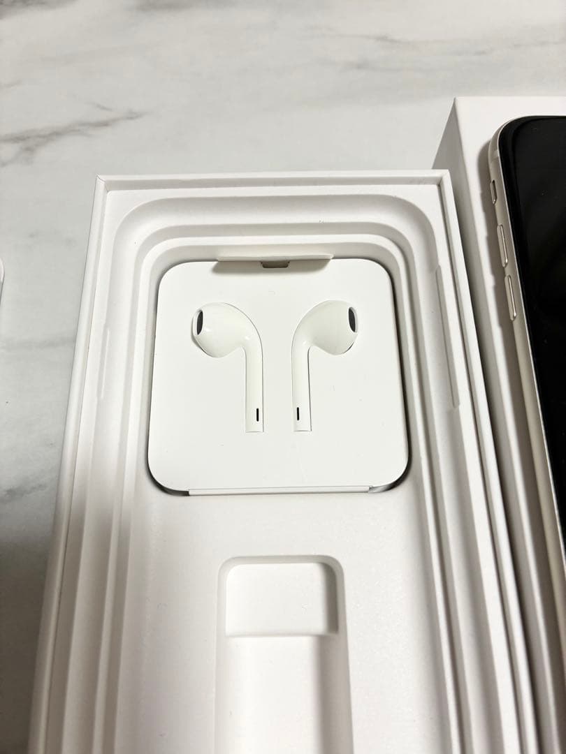 iPhone SE（第3世代）64GB スターライト SIMフリー 本体